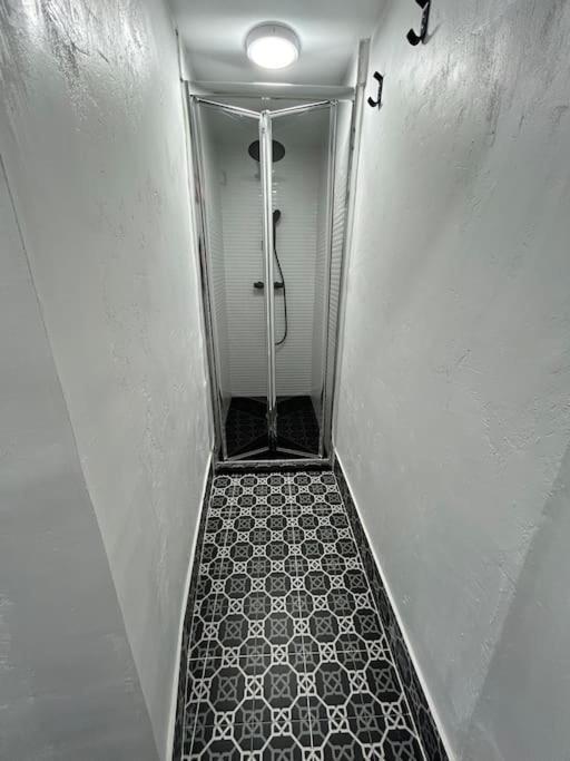 Apartamento Recien Reformado Con 5 Habitaciones Y 3 Banos Madrid Exterior photo